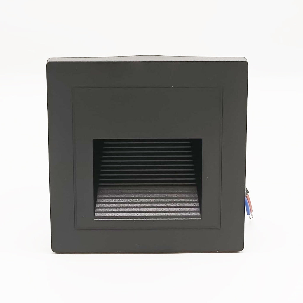 Luz de cortesía cuadrada color negro | 2 Watts | Luz cálida | 3000k