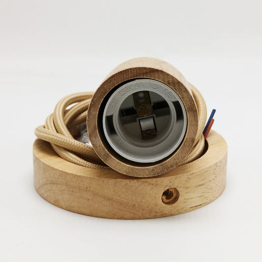 Colgante con socket y canapé madera