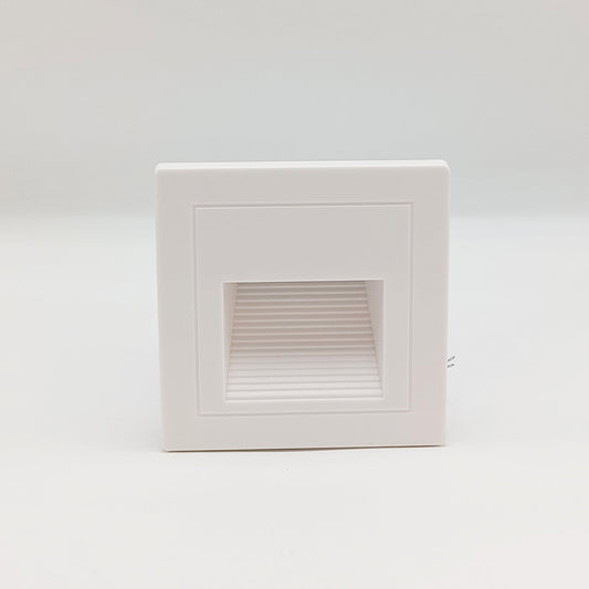 Luz de cortesía cuadrada color blanco | 2 Watts | Luz cálida | 3000k